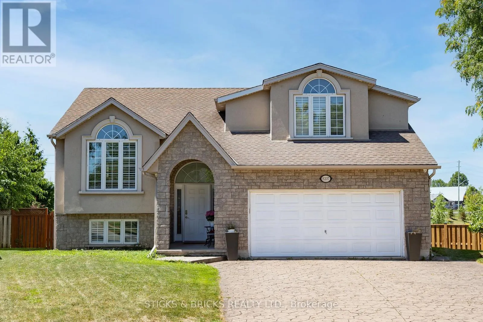 8207 BEAVER GLEN DRIVE