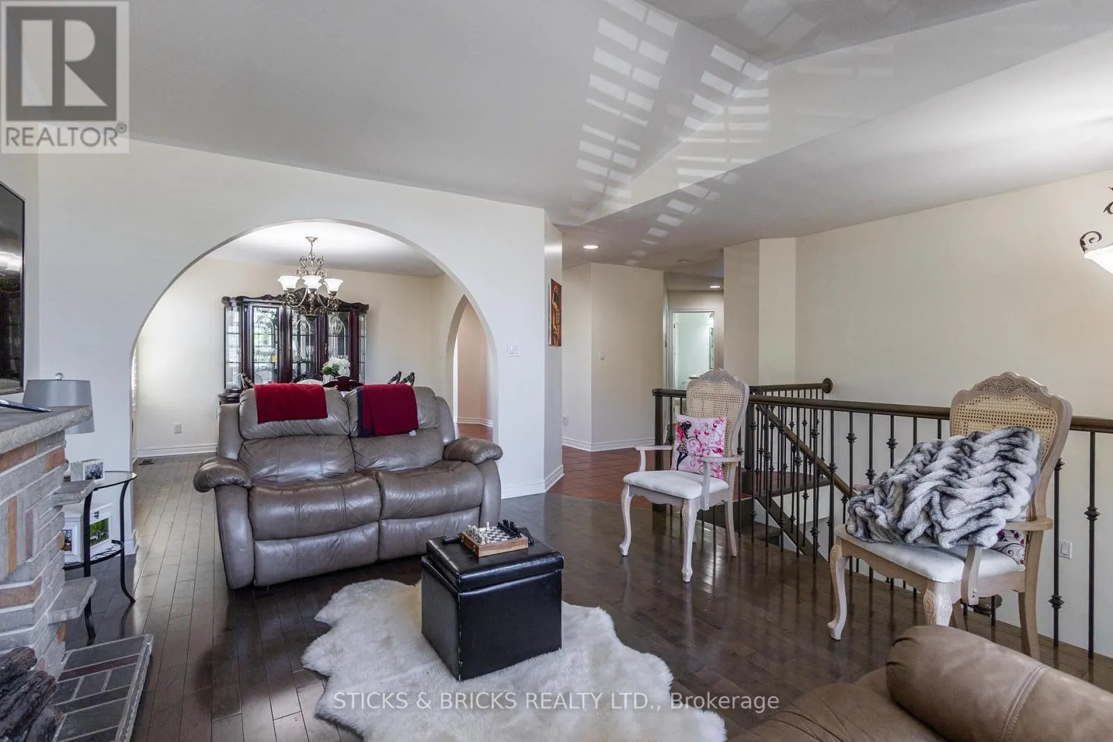 8207 BEAVER GLEN DRIVE