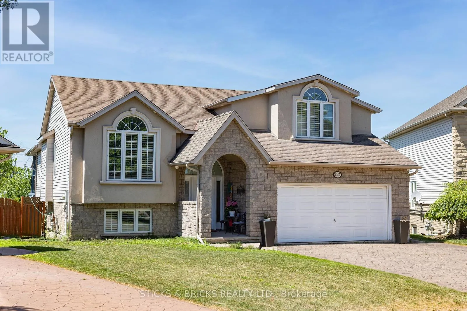 8207 BEAVER GLEN DRIVE