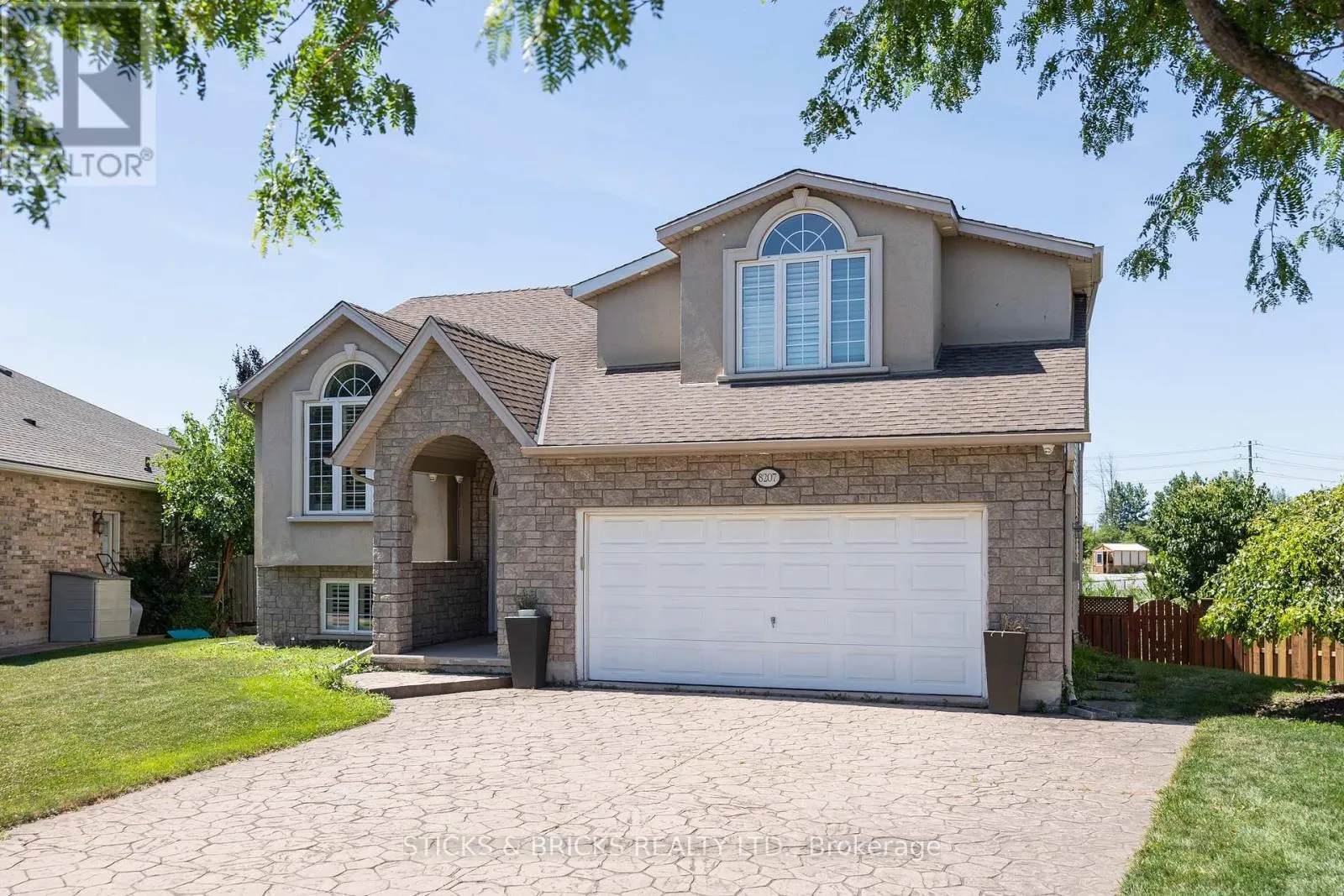 8207 BEAVER GLEN DRIVE