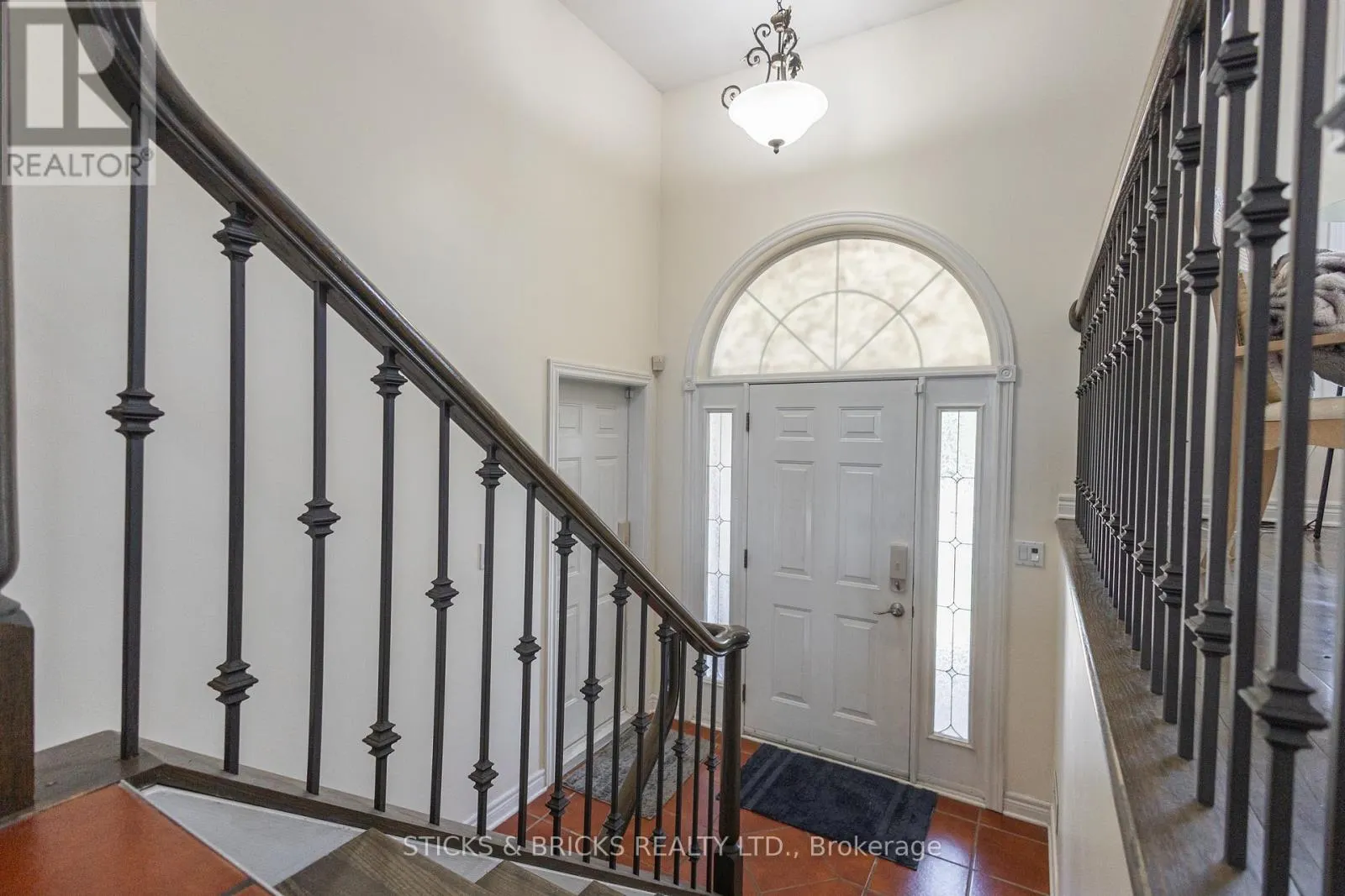 8207 BEAVER GLEN DRIVE