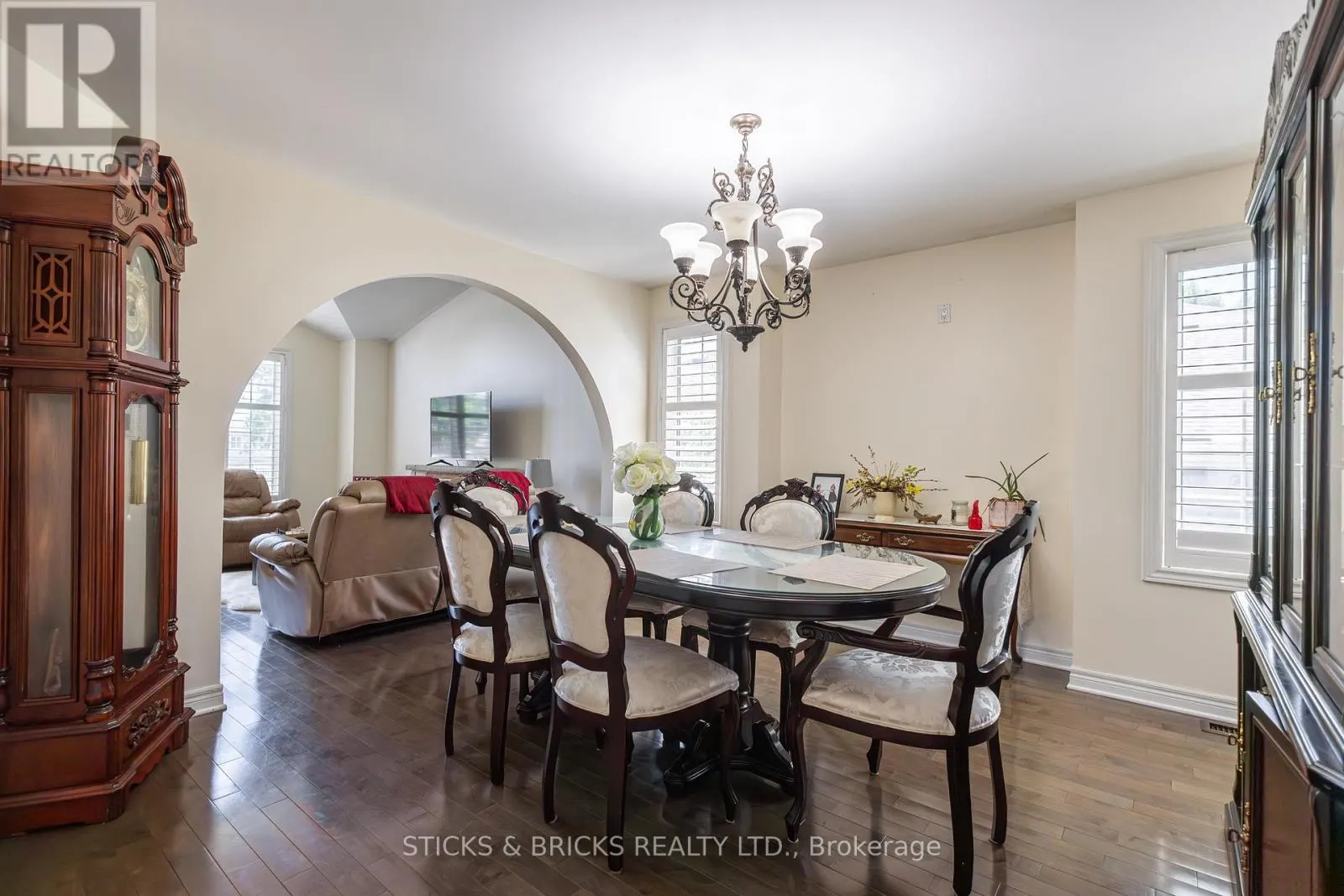 8207 BEAVER GLEN DRIVE