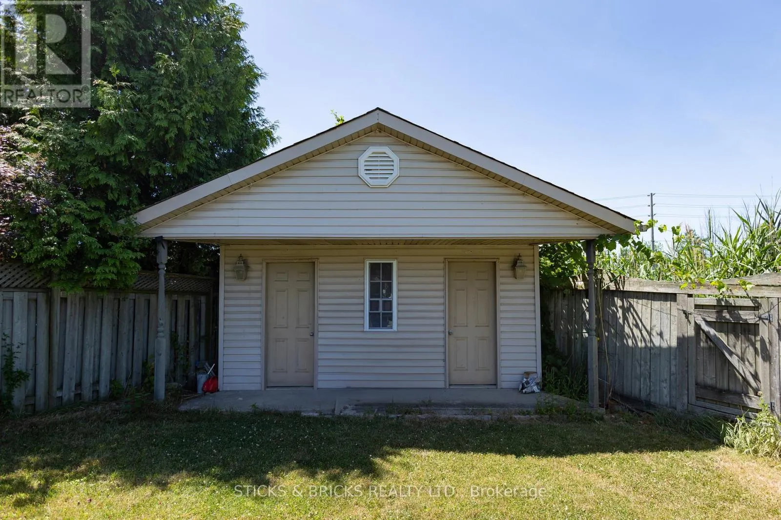 8207 BEAVER GLEN DRIVE