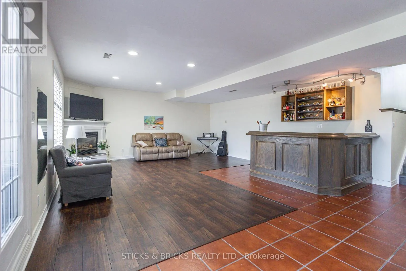 8207 BEAVER GLEN DRIVE