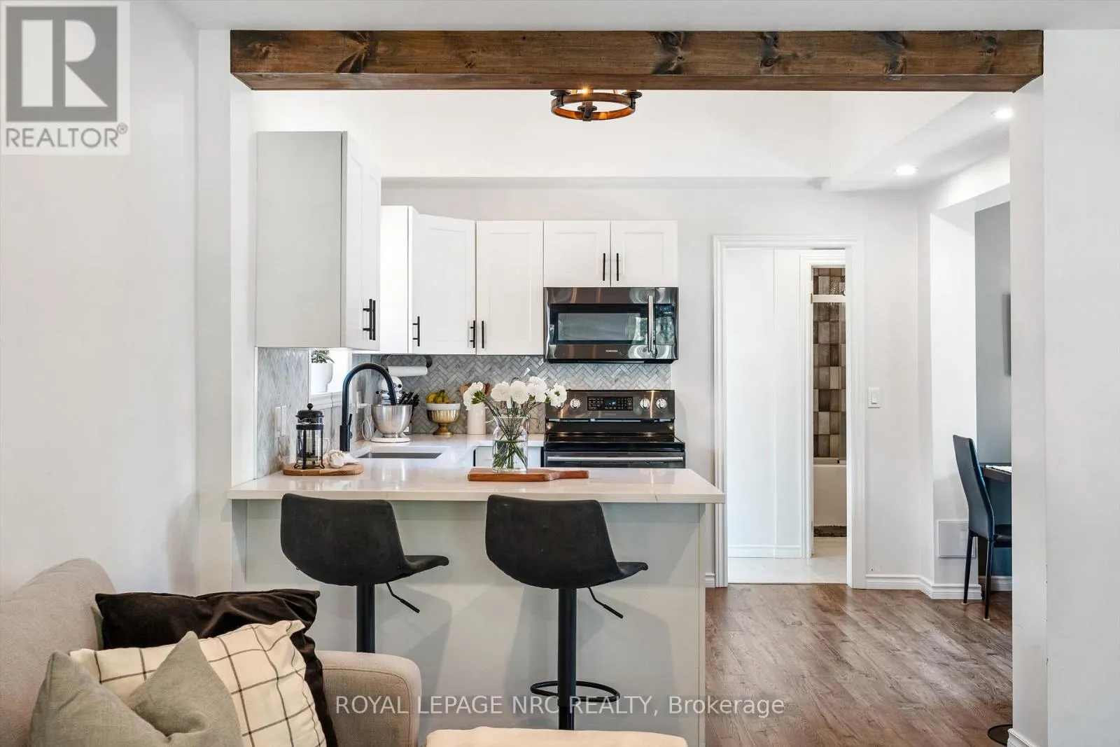 264 LAKESHORE ROAD