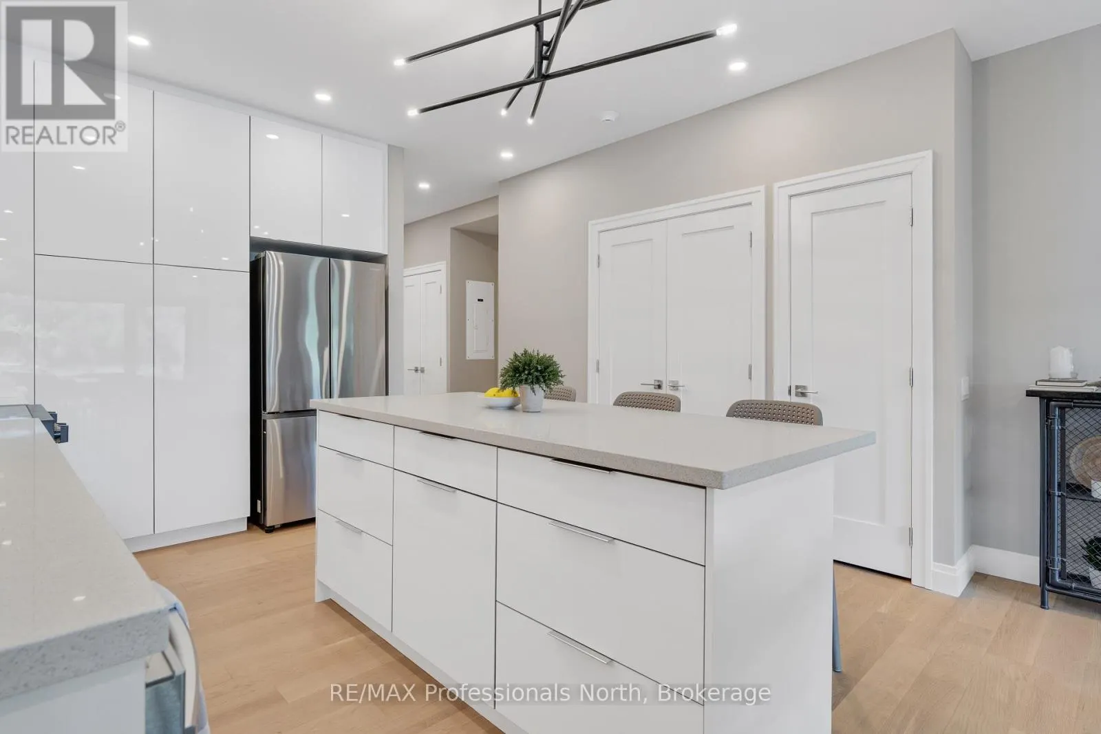 201 - 32 BRUNEL ROAD, #201