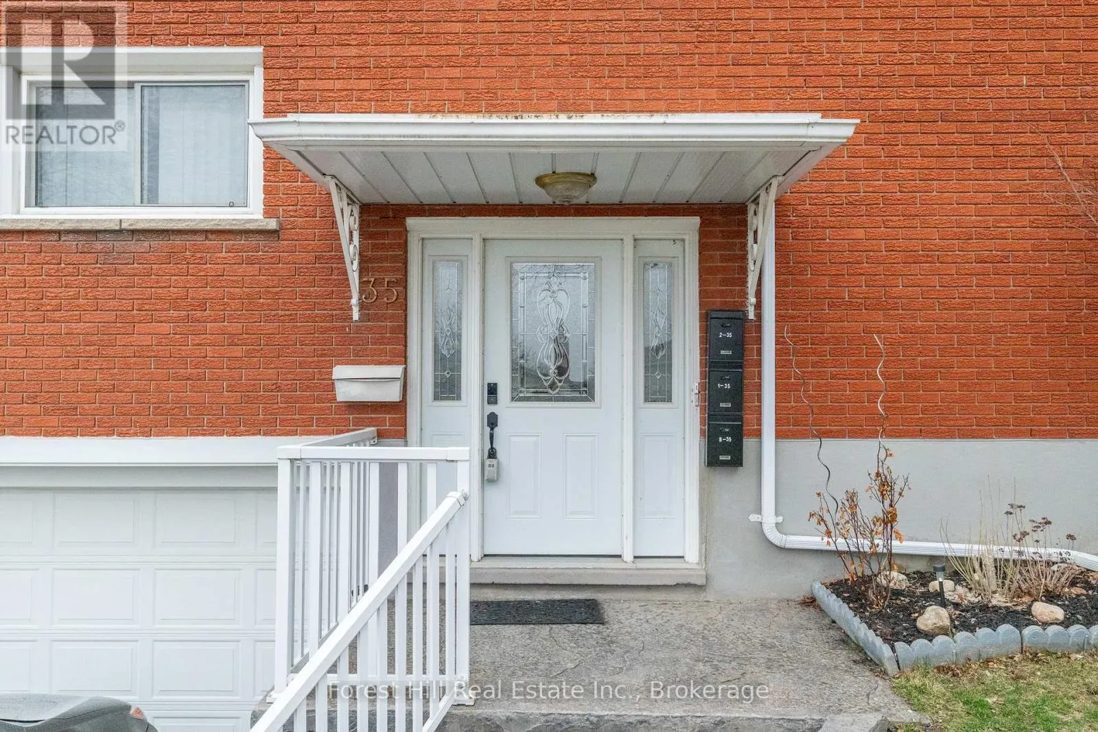 35 SHAFTSBURY DRIVE
