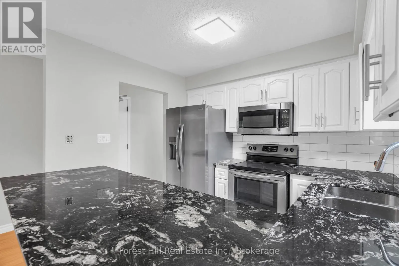 35 SHAFTSBURY DRIVE