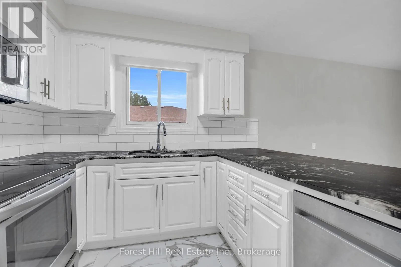 35 SHAFTSBURY DRIVE