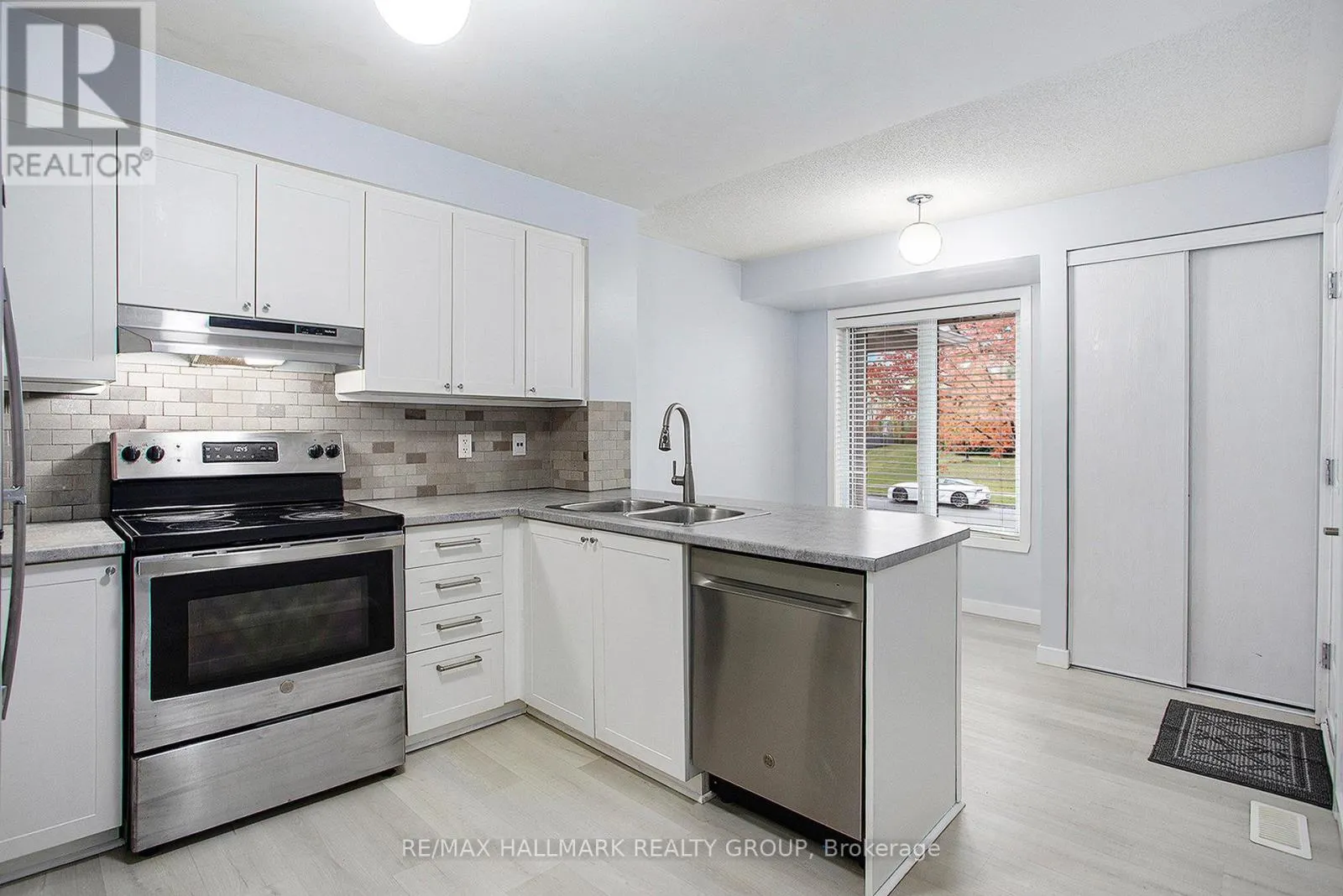 281 AQUAVIEW DRIVE