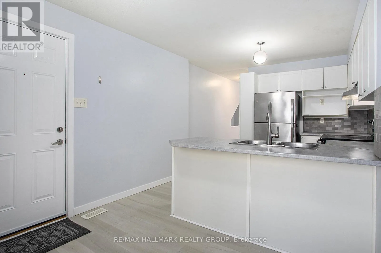 281 AQUAVIEW DRIVE