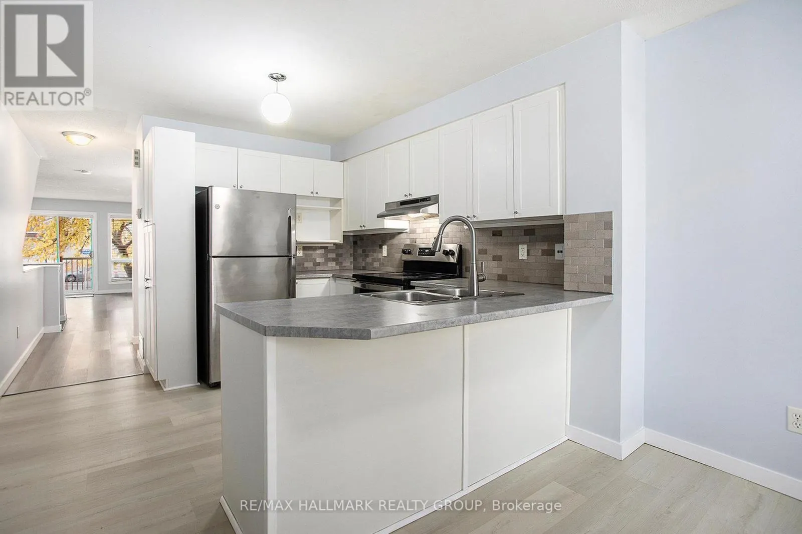 281 AQUAVIEW DRIVE