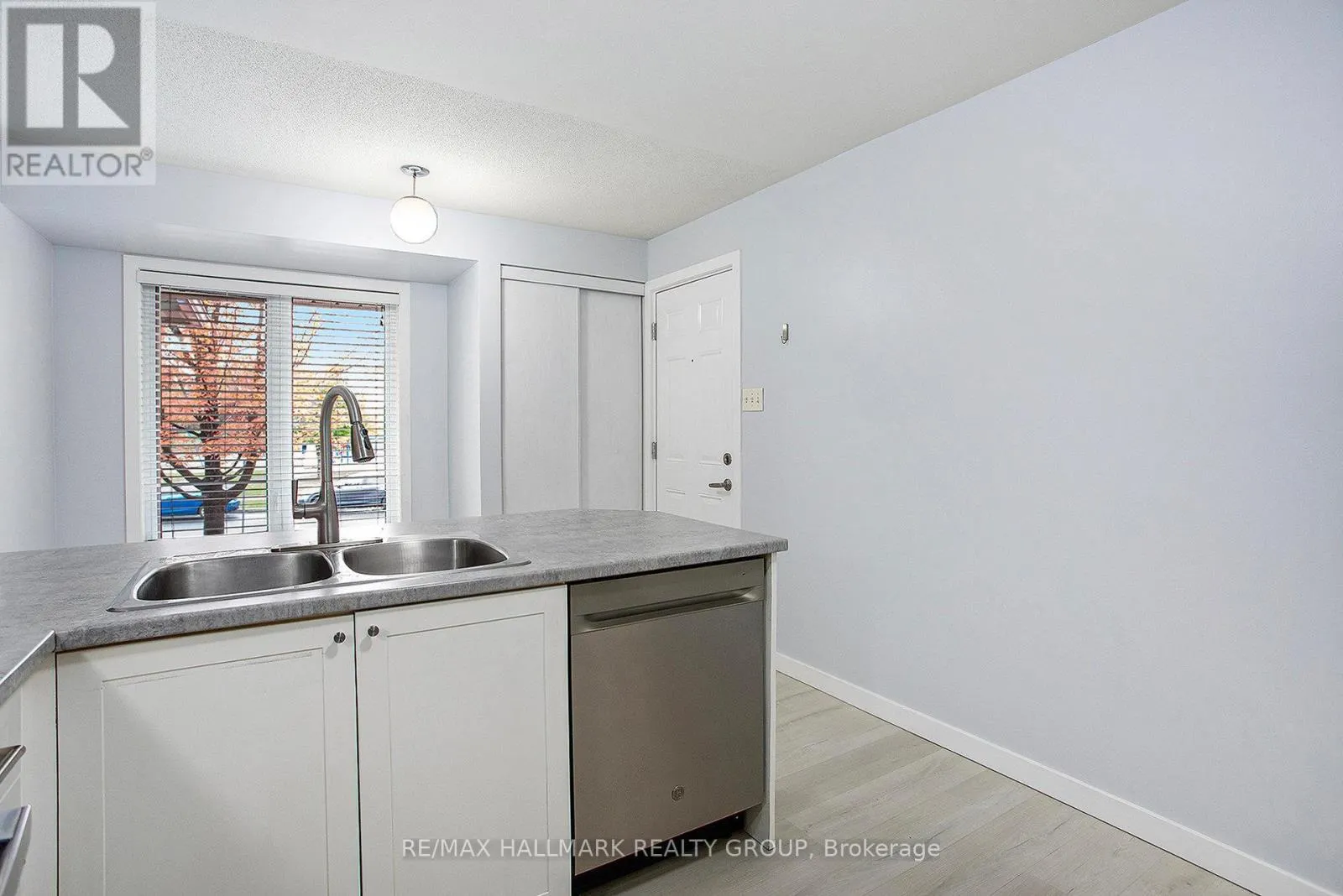 281 AQUAVIEW DRIVE