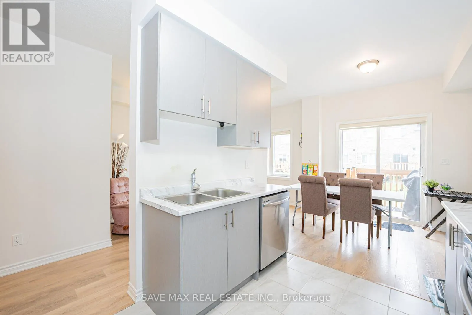136 SAPPHIRE WAY W