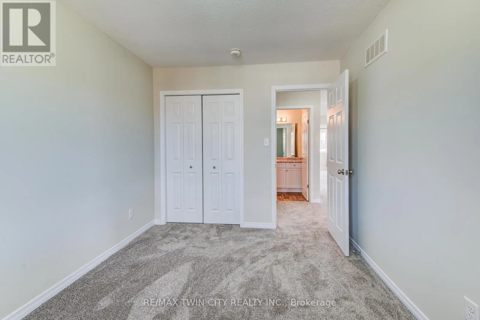 40 - 50 PINNACLE DRIVE