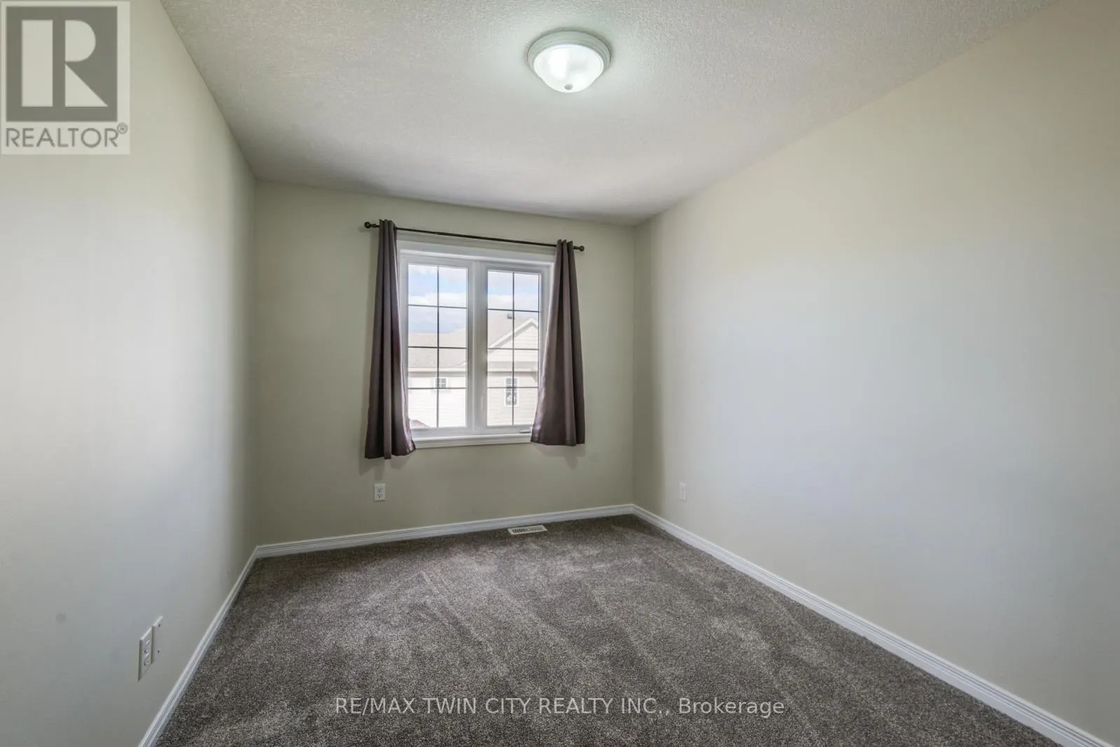 40 - 50 PINNACLE DRIVE