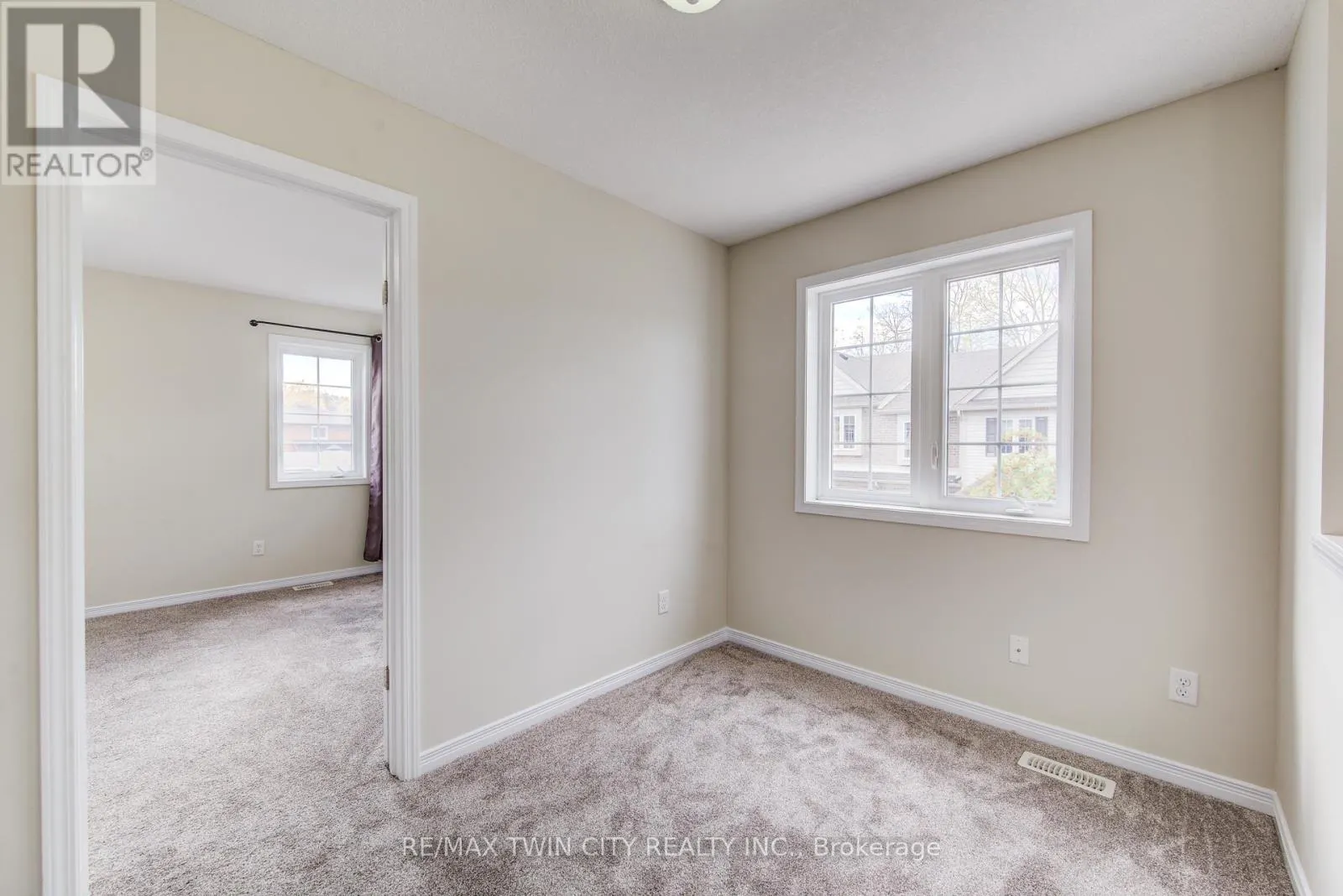 40 - 50 PINNACLE DRIVE