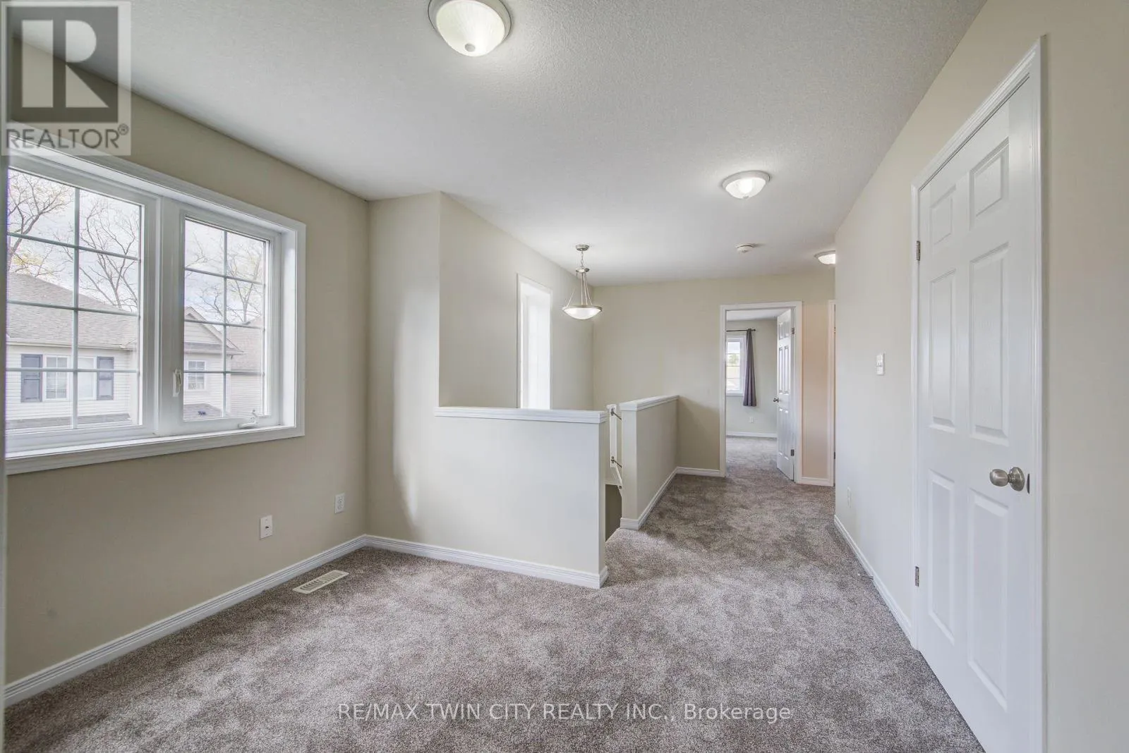 40 - 50 PINNACLE DRIVE