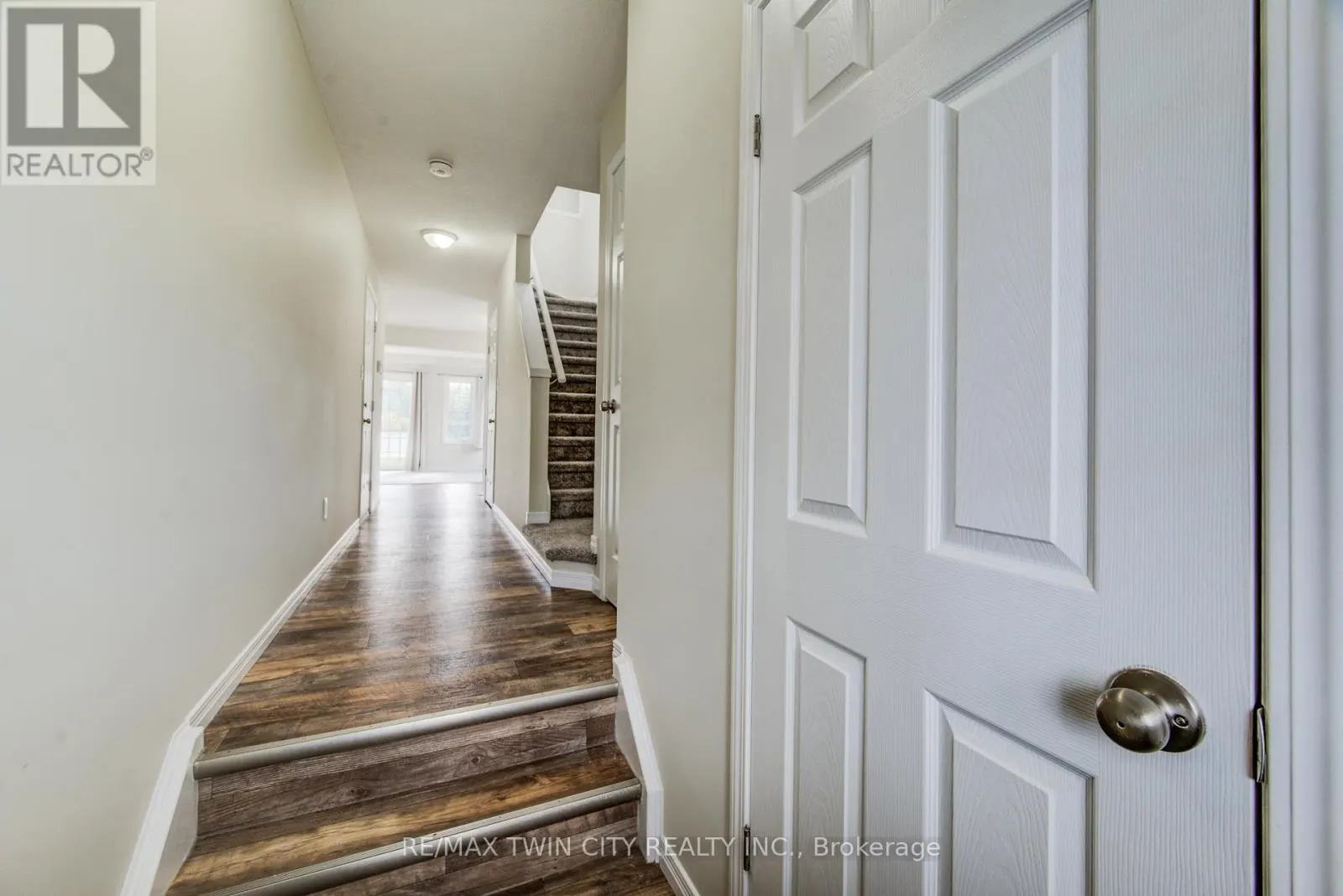 40 - 50 PINNACLE DRIVE