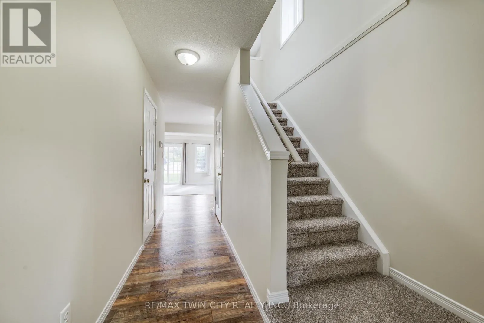 40 - 50 PINNACLE DRIVE