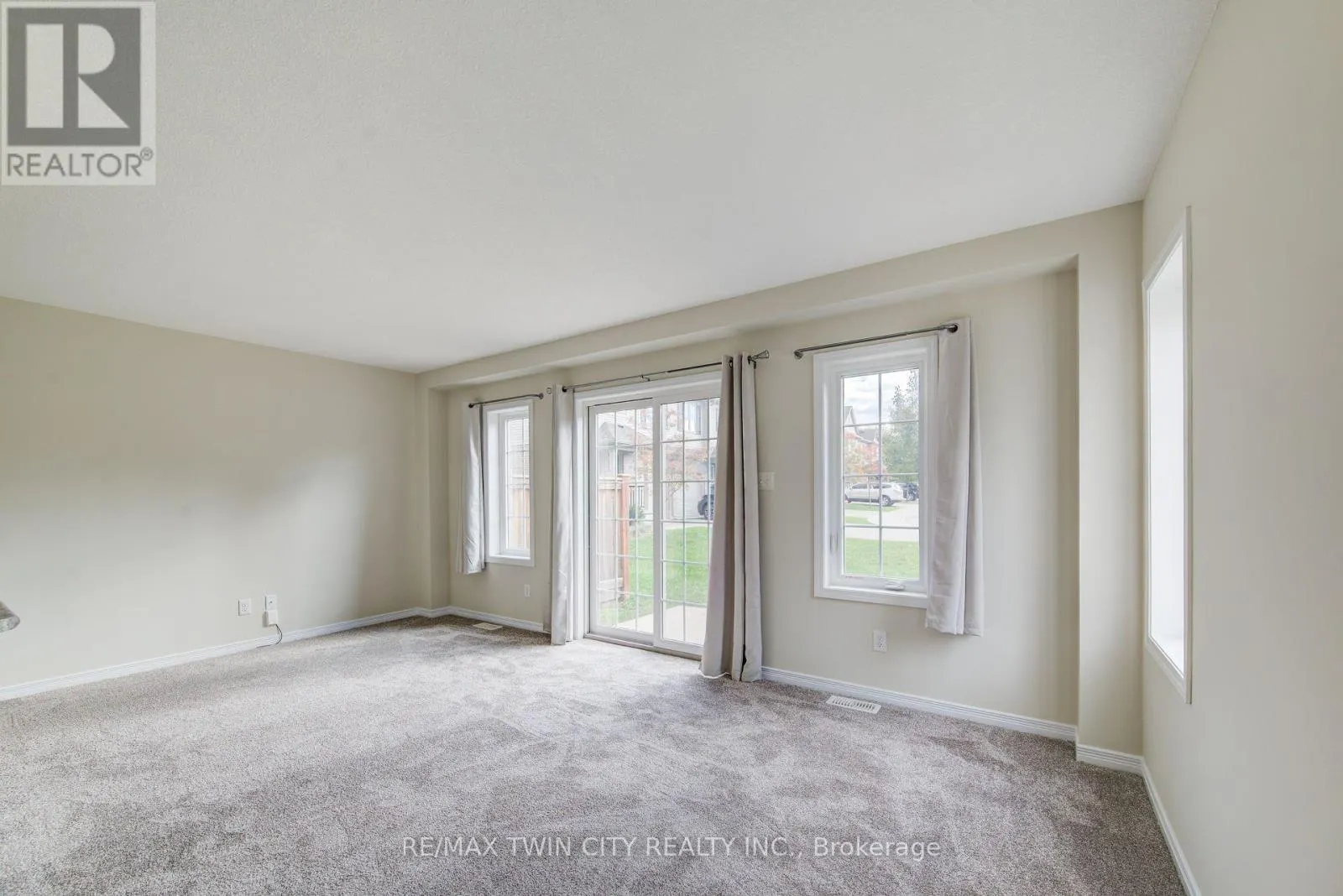40 - 50 PINNACLE DRIVE