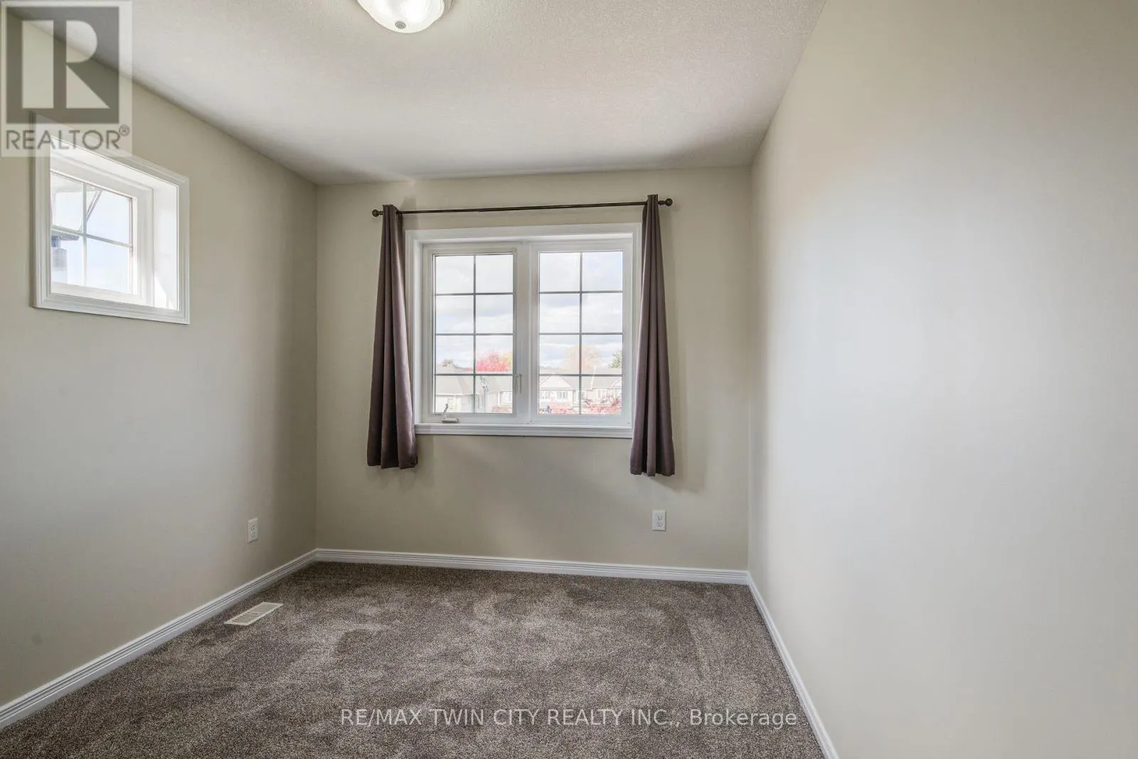 40 - 50 PINNACLE DRIVE