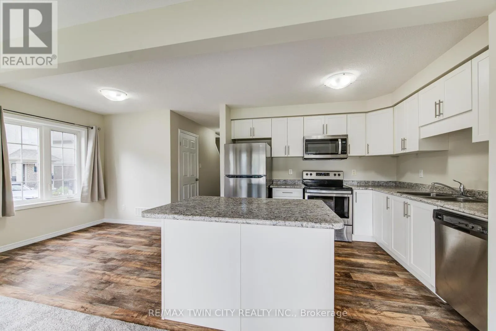 40 - 50 PINNACLE DRIVE