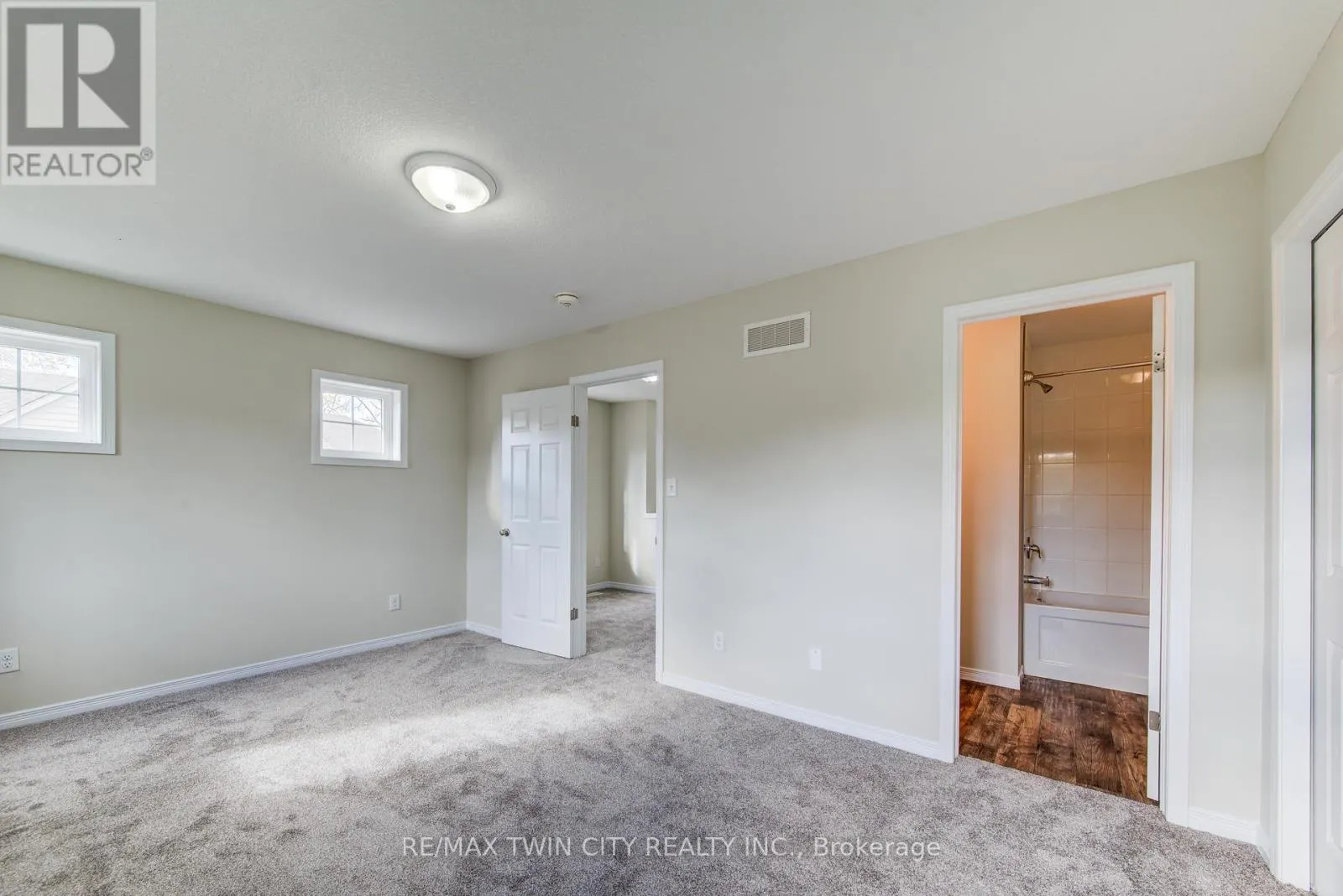 40 - 50 PINNACLE DRIVE