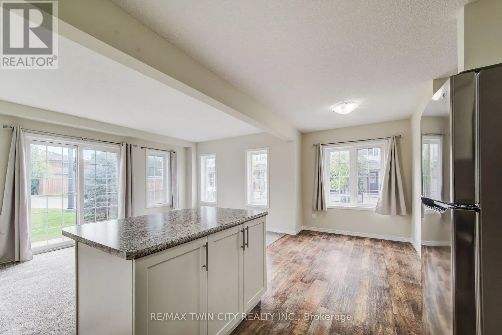 40 - 50 PINNACLE DRIVE