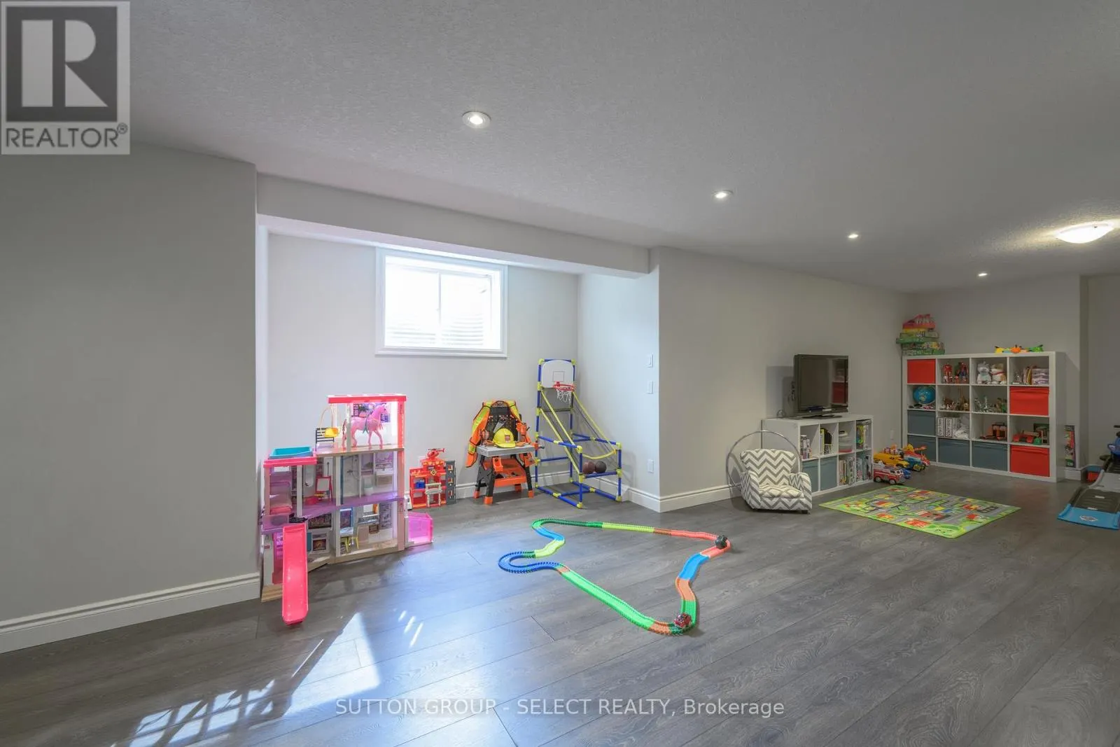 1517 SANDPIPER DRIVE