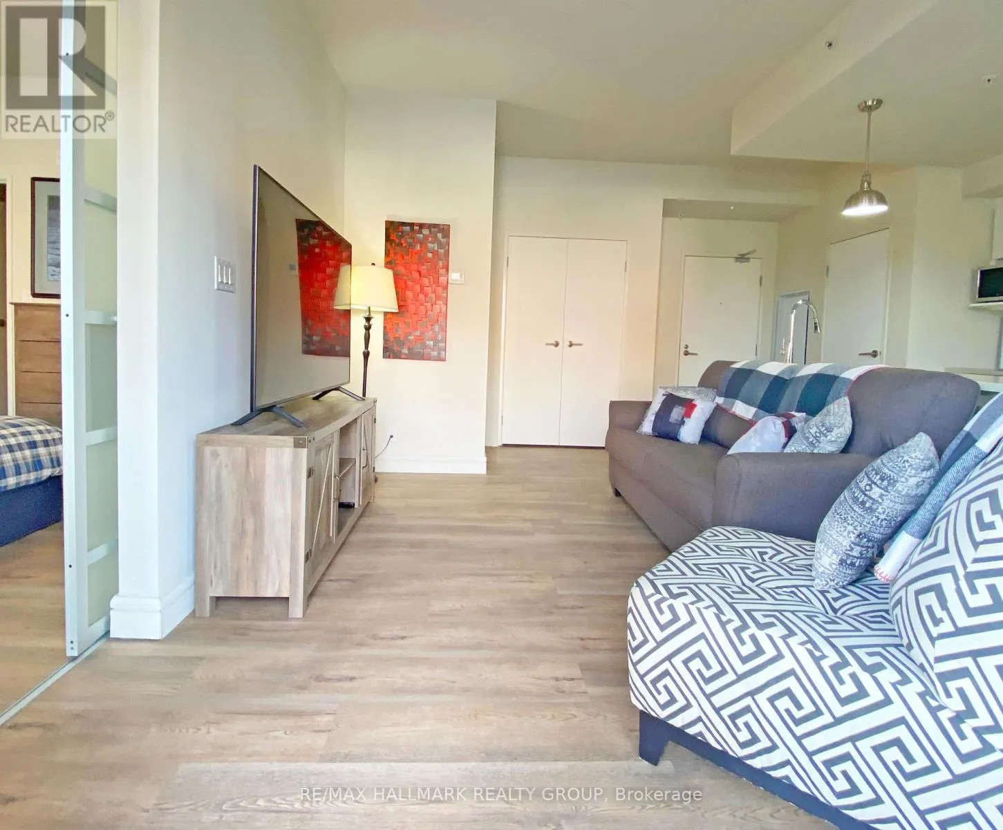 208 - 555 ANAND PRIVATE
