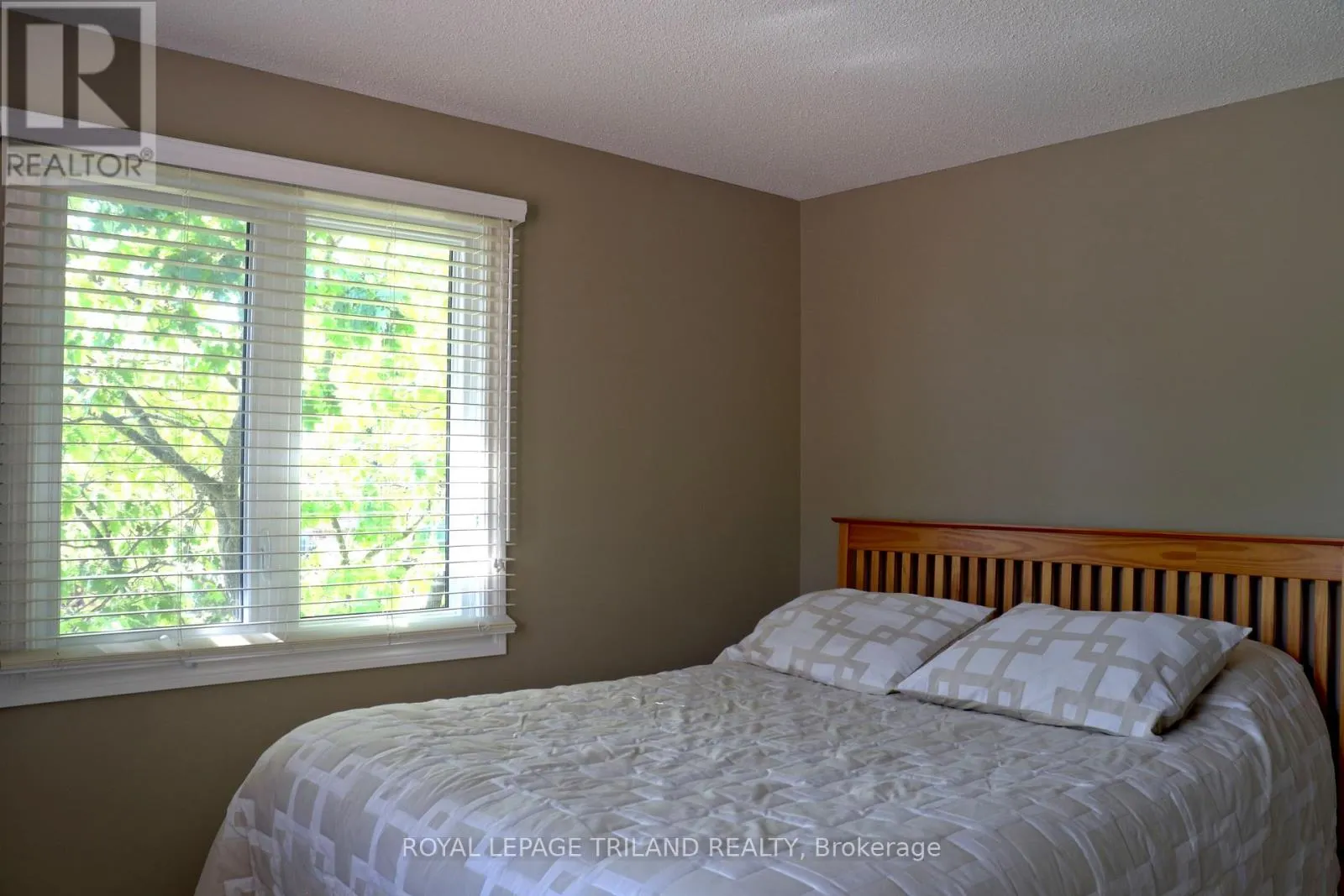 1 - 70 SUNNYSIDE DRIVE, #1