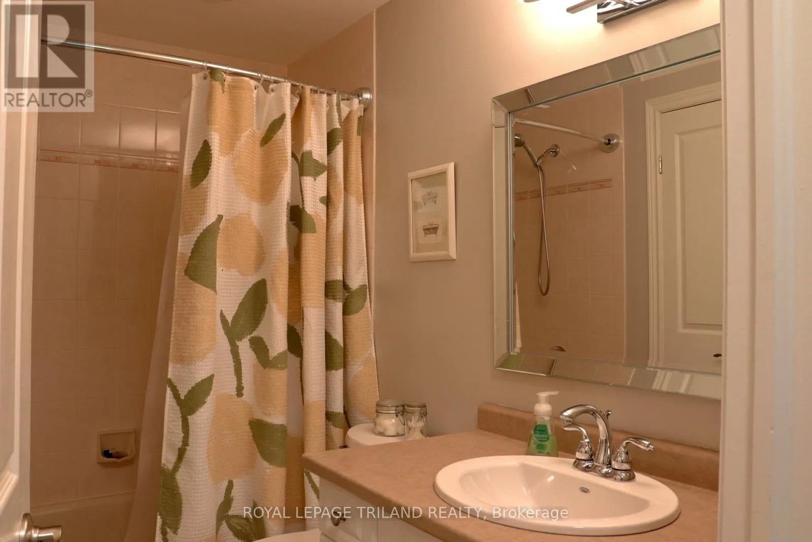 1 - 70 SUNNYSIDE DRIVE, #1