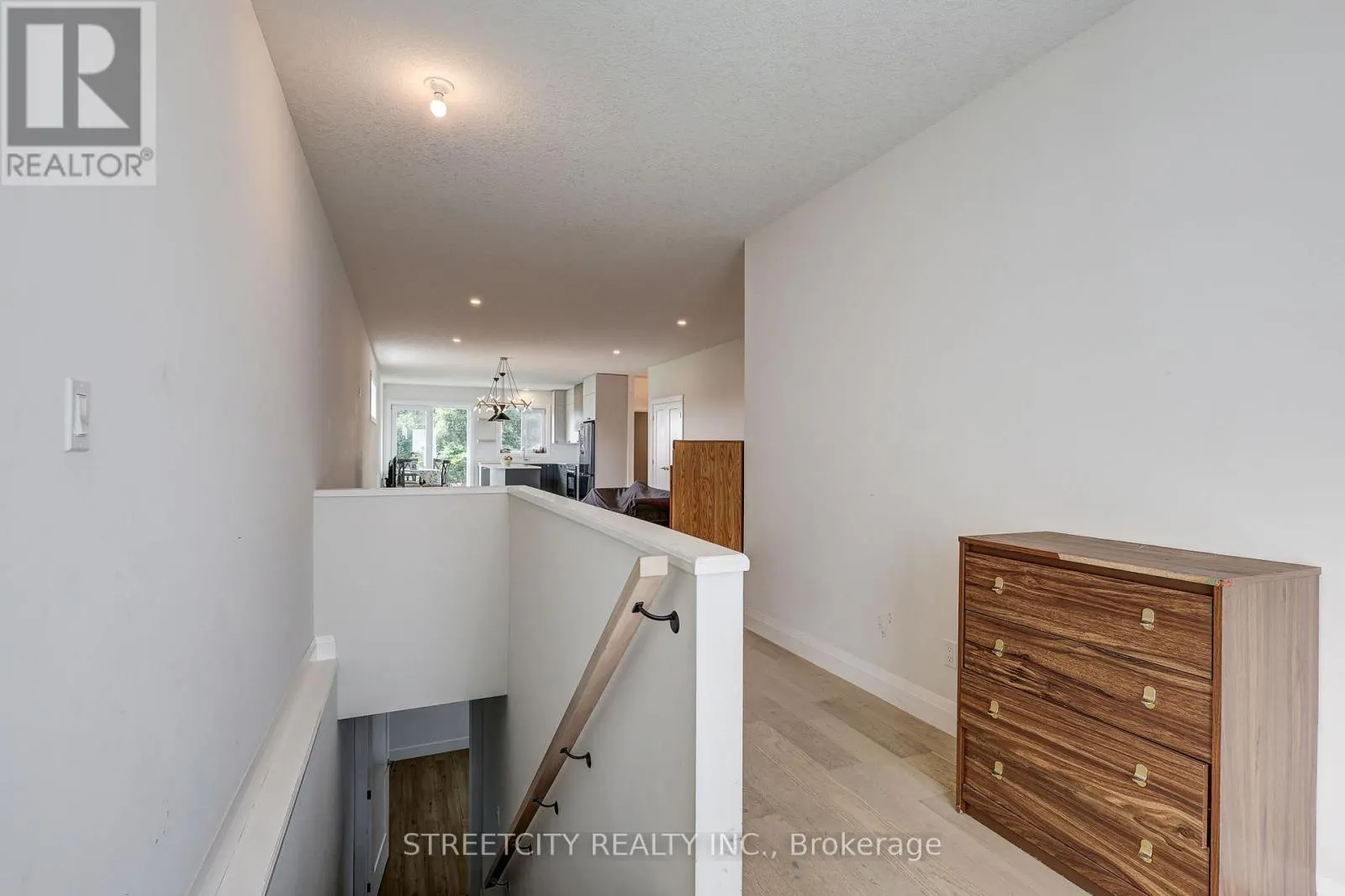 42 ALEXANDER CIRCLE