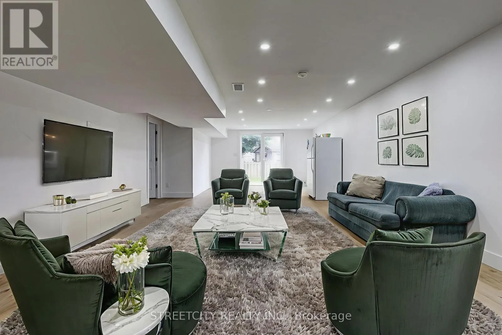 42 ALEXANDER CIRCLE