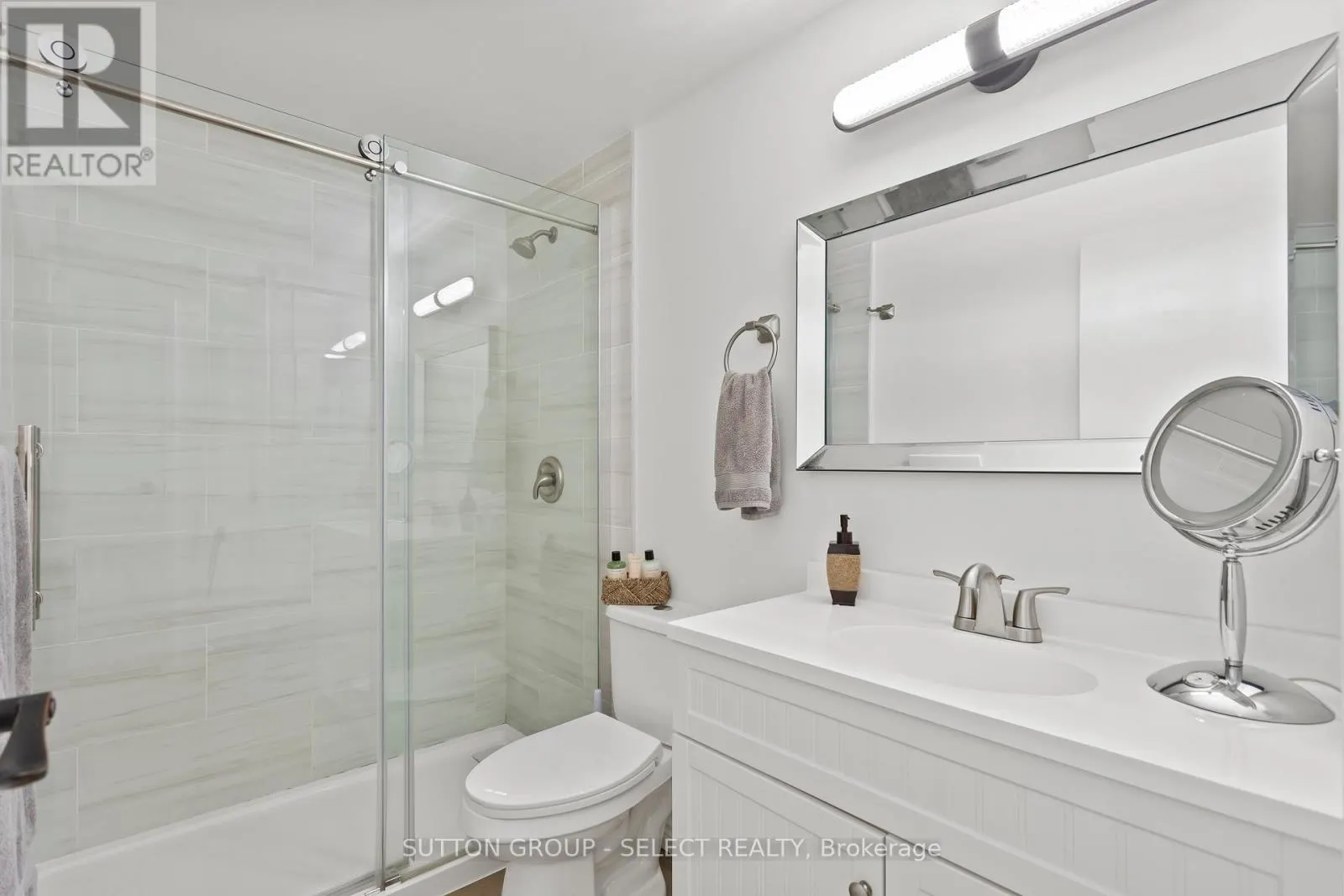 64 - 40 TIFFANY DRIVE, #64