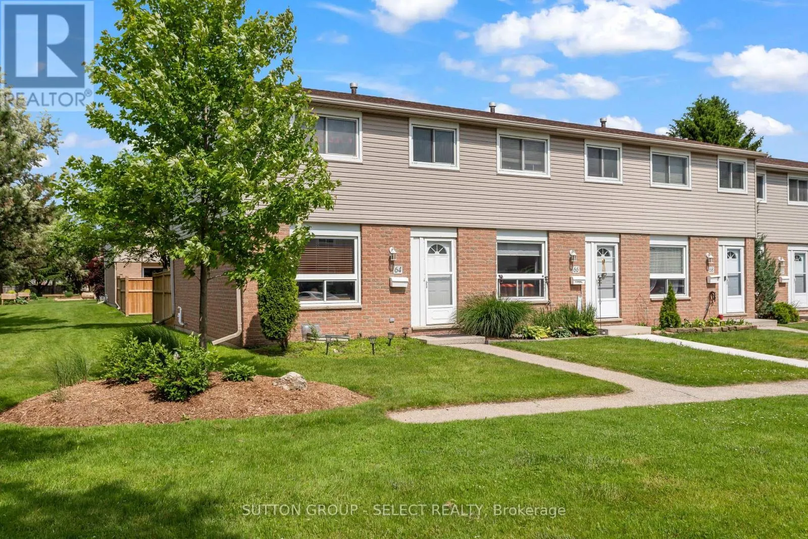 64 - 40 TIFFANY DRIVE, #64