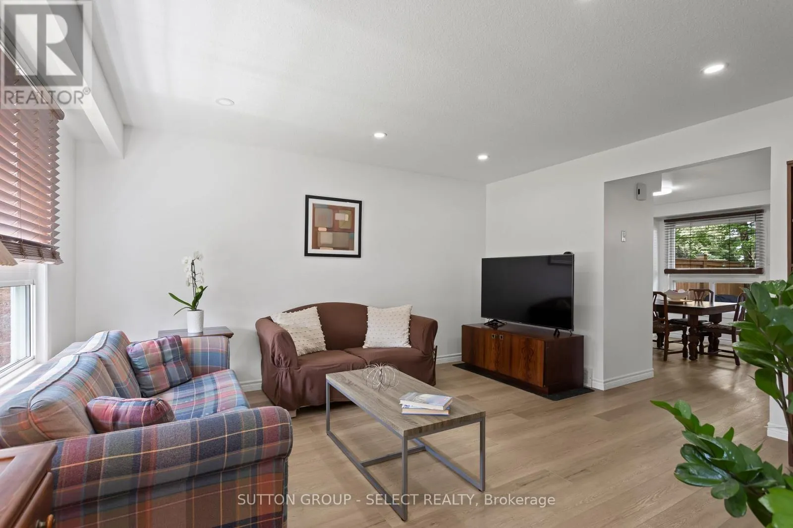 64 - 40 TIFFANY DRIVE, #64