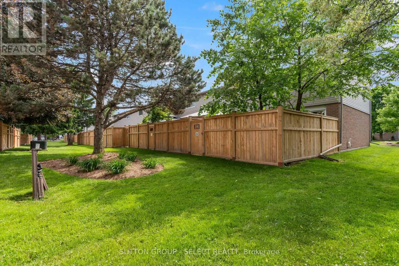 64 - 40 TIFFANY DRIVE, #64