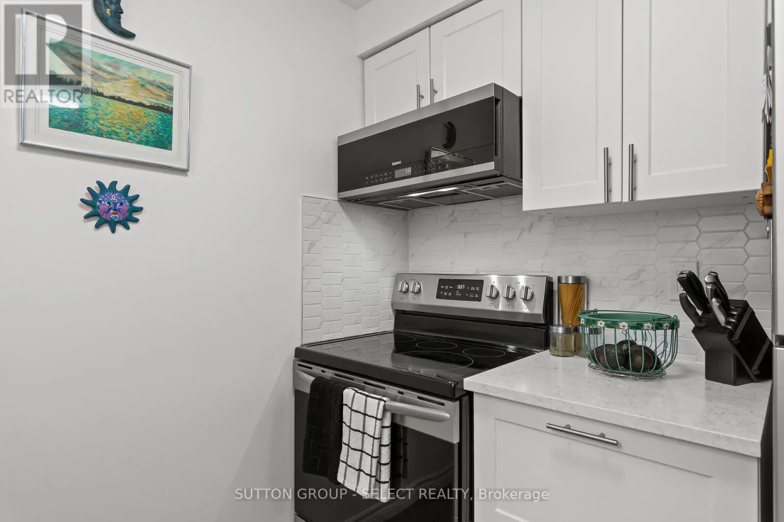 64 - 40 TIFFANY DRIVE, #64
