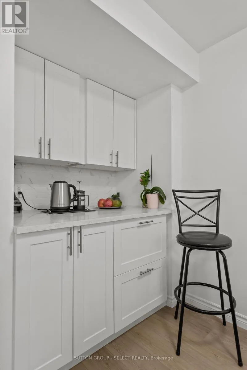64 - 40 TIFFANY DRIVE, #64