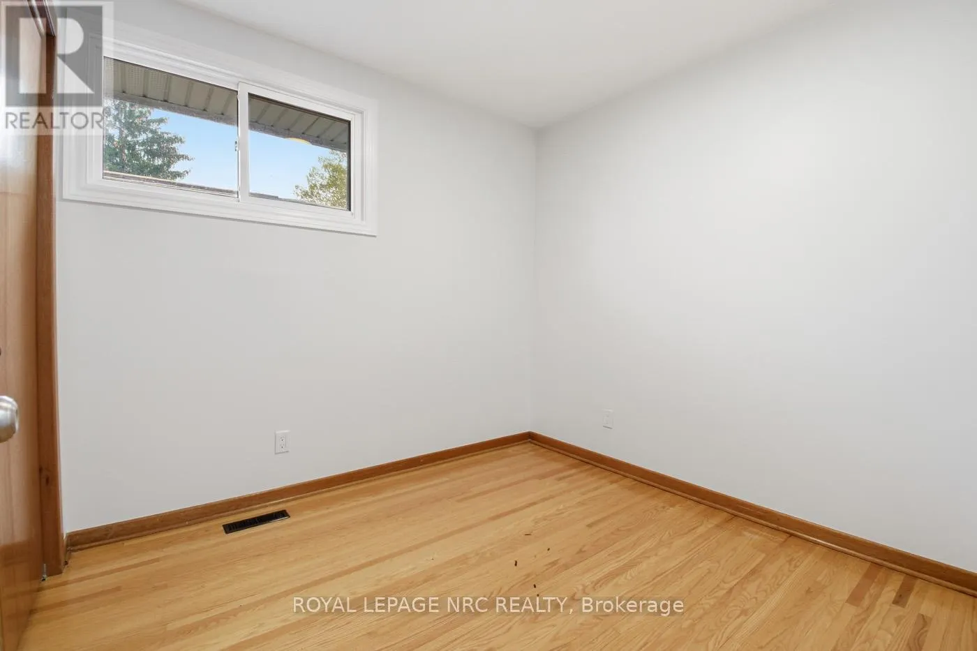 4448 MEADOWVALE DRIVE