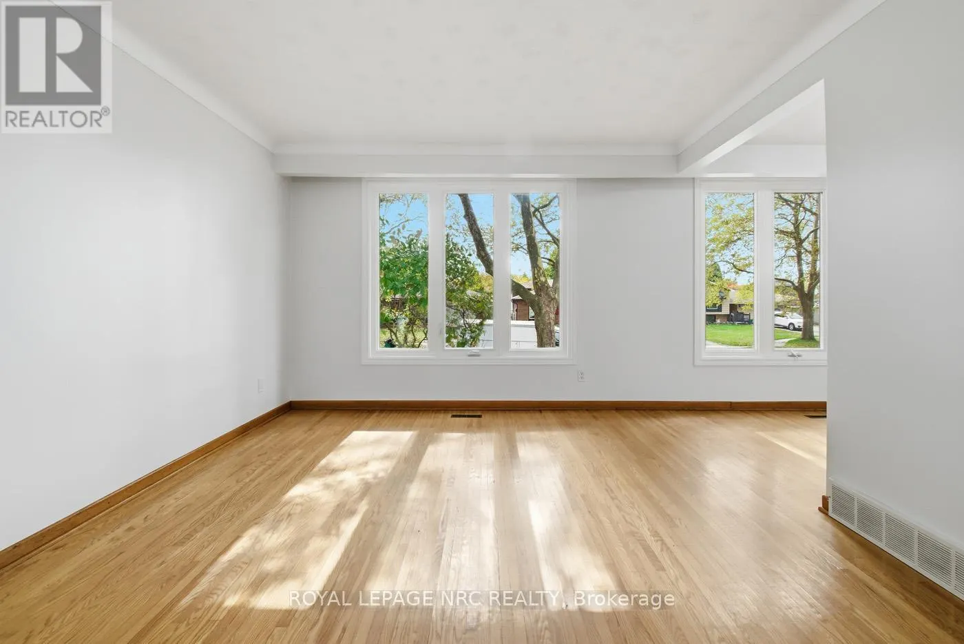 4448 MEADOWVALE DRIVE