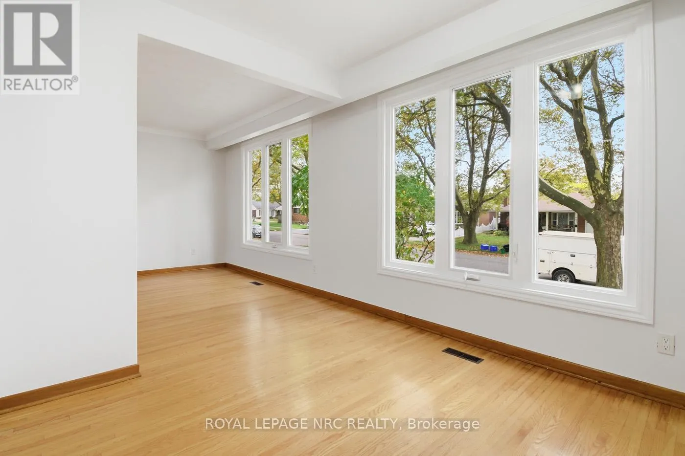 4448 MEADOWVALE DRIVE