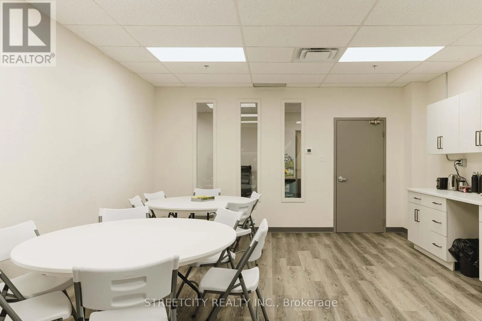 215 - 516 JOHN STREET N, #215