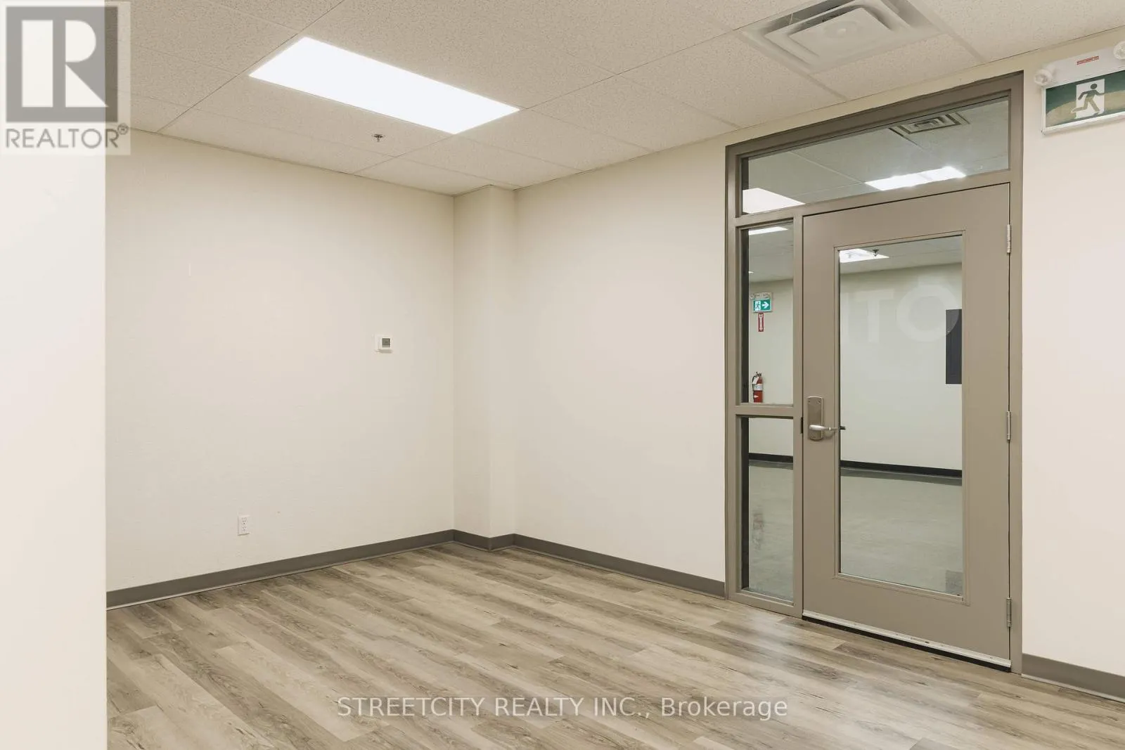 215 - 516 JOHN STREET N, #215
