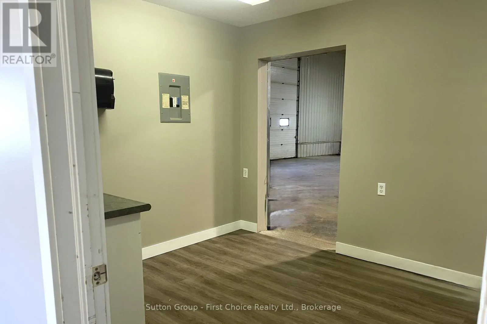 98 DUNLOP PLACE