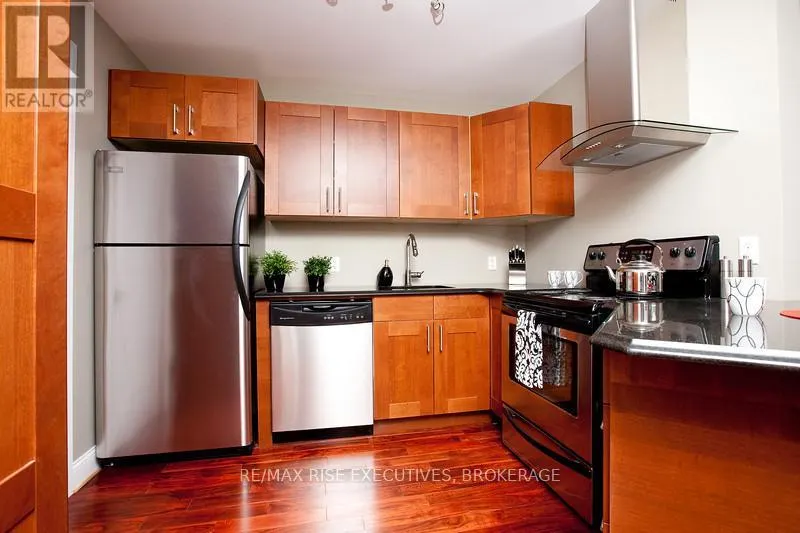 210 - 810 BLACKBURN MEWS, #210