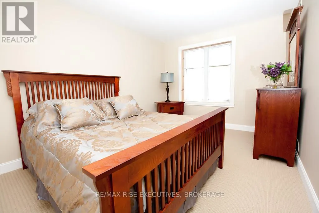 210 - 810 BLACKBURN MEWS, #210