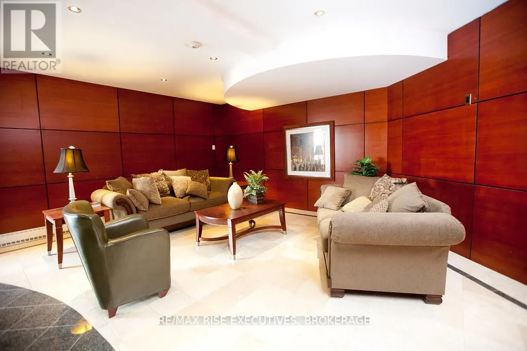 210 - 810 BLACKBURN MEWS, #210